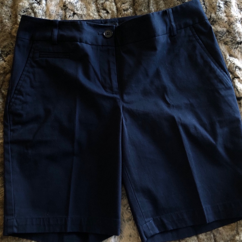🌹Talbots petite classic navy blue Bermuda shorts